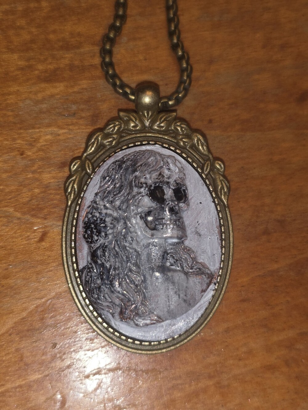 Distressed Skull Lady Pendant In Bronze Tone Frameon Chain Necklace